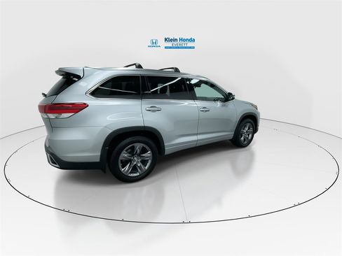 Used 2017 Toyota Highlander Limited Platinum w/ Carpet Mat Package image 2