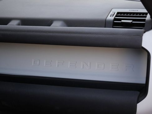 Used 2022 Land Rover Defender 110 S image 19