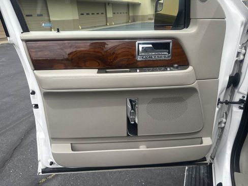 Used 2014 Lincoln Navigator 4WD image 13
