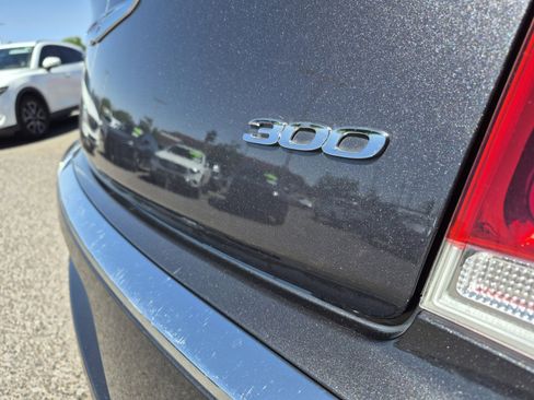 Used 2018 Chrysler 300 Touring L RWD image 21