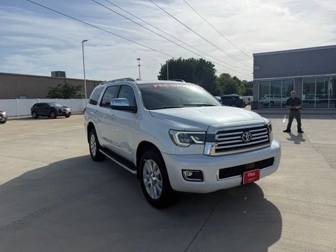 Used 2022 Toyota Sequoia Platinum AWD/4WD image 3