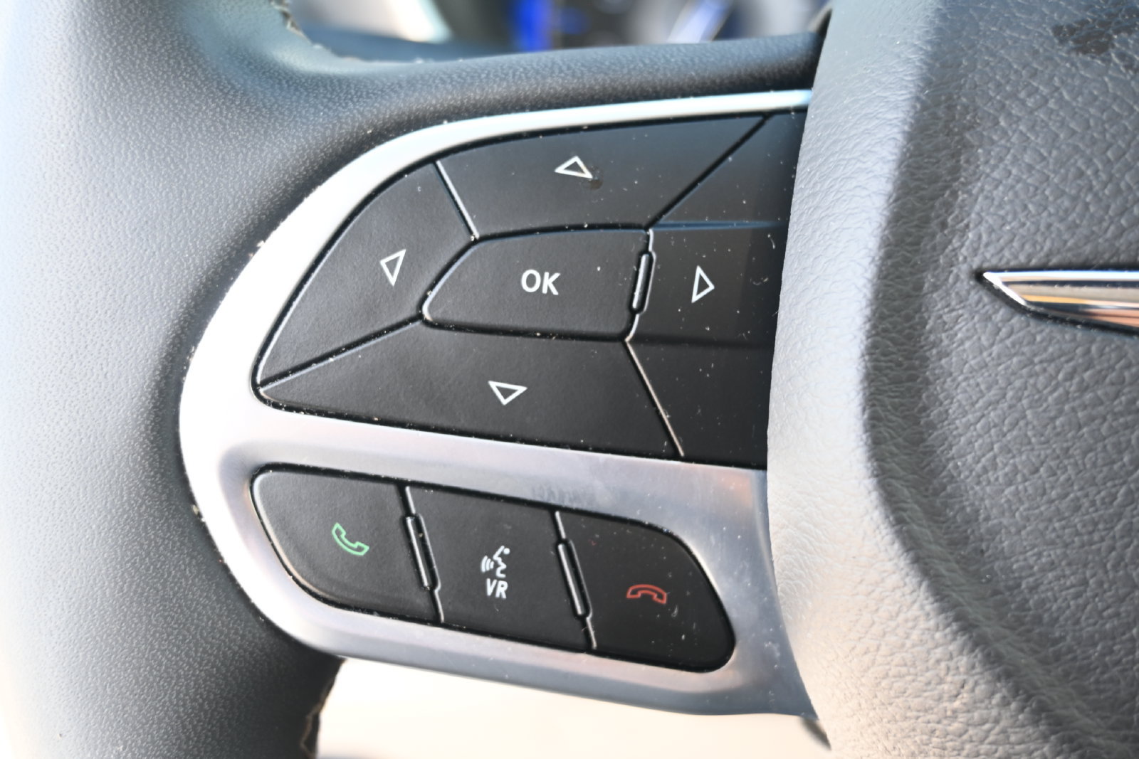 Used 2024 Chrysler Pacifica Touring-L FWD image 14