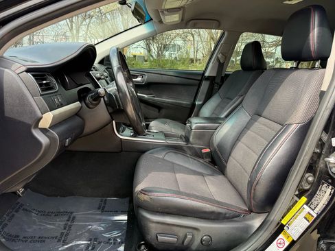 Used 2017 Toyota Camry SE image 9