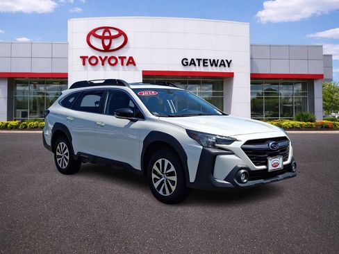 Used 2024 Subaru Outback Premium AWD/4WD image 3