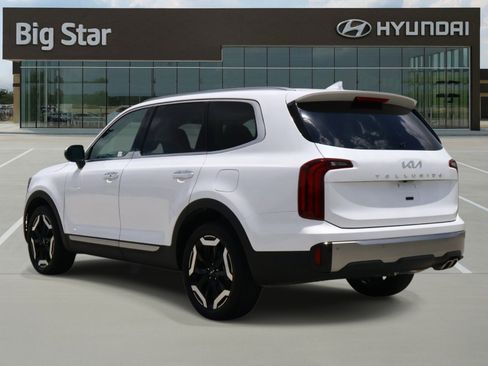 Used 2025 Kia Telluride S FWD image 3
