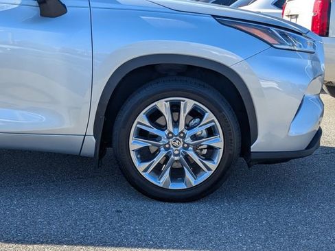 Used 2020 Toyota Highlander Limited image 11