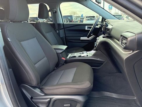 Used 2022 Ford Explorer XLT image 11