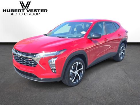 New 2026 Chevrolet Trax RS w/ Sunroof Package FWD image 2