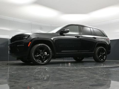 Used 2023 Jeep Grand Cherokee Limited w/ Black Appearance Package AWD/4WD image 63