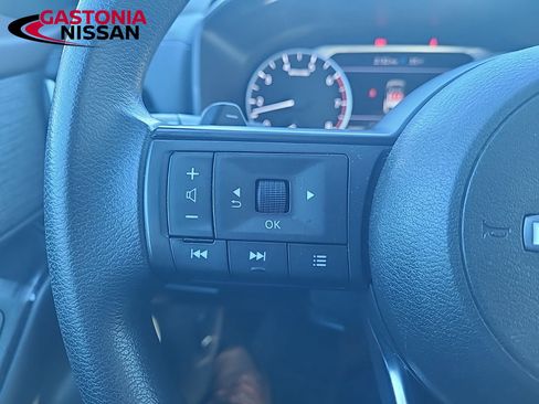 Used 2023 Nissan Rogue S image 31