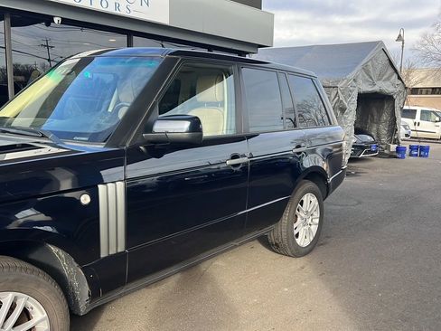 Used 2010 Land Rover Range Rover HSE image 3