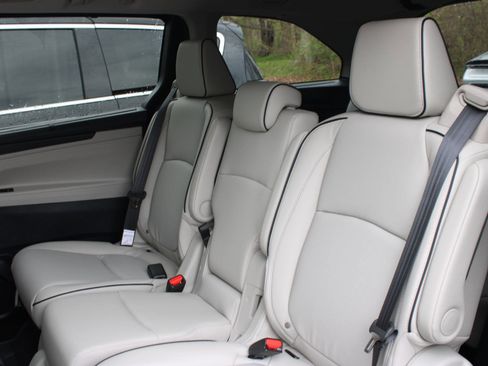 New 2026 Honda Odyssey Touring image 18