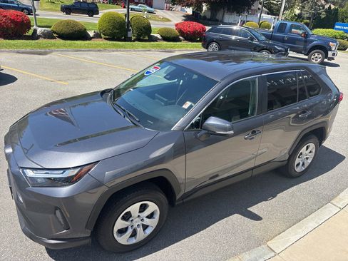 Used 2025 Toyota RAV4 LE AWD/4WD image 6