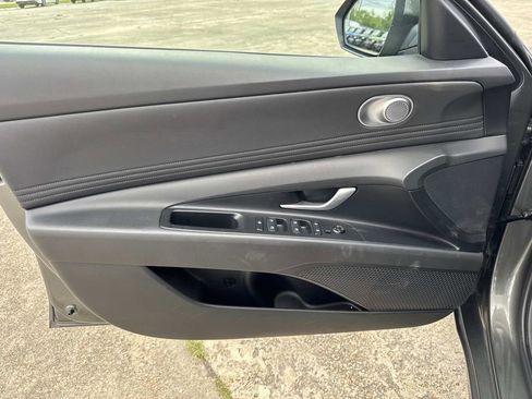 Used 2025 Hyundai Elantra SEL image 36