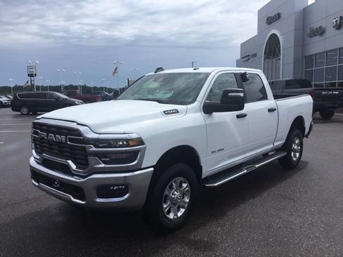 Used 2026 RAM 2500 Big Horn AWD/4WD image 4