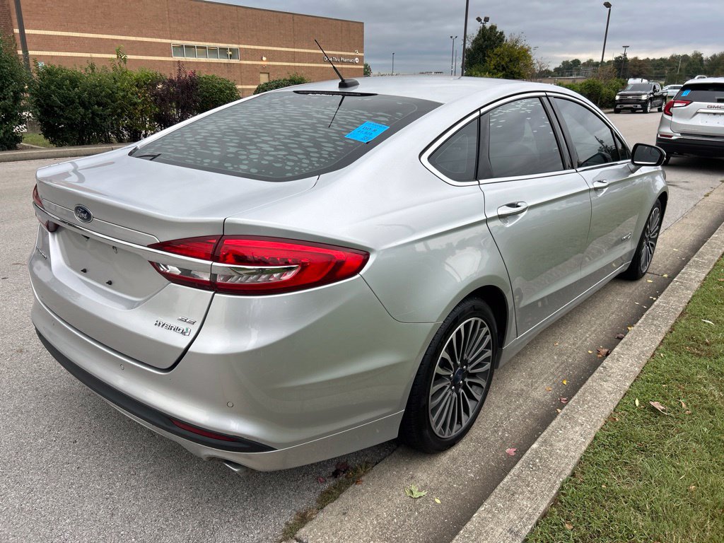 Used 2018 Ford Fusion SE w/ Equipment Group 602A FWD image 3