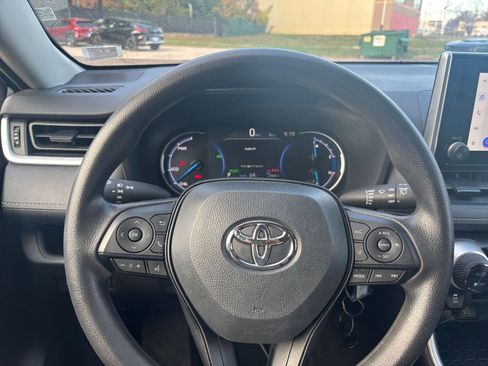 Used 2025 Toyota RAV4 LE image 32