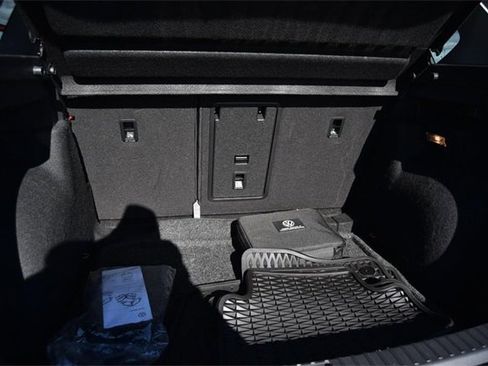 Certified 2023 Volkswagen Taos SE w/ Panoramic Sunroof Package image 23