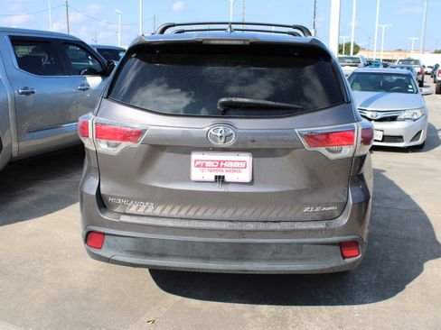 Used 2016 Toyota Highlander XLE AWD/4WD image 8