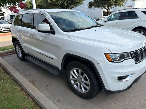 Used 2022 Jeep Grand Cherokee Laredo X RWD image 2