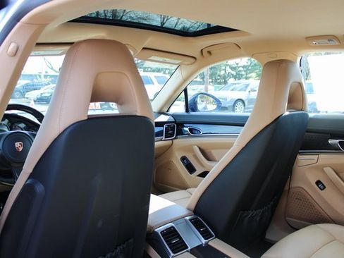 Used 2015 Porsche Panamera 4 image 33