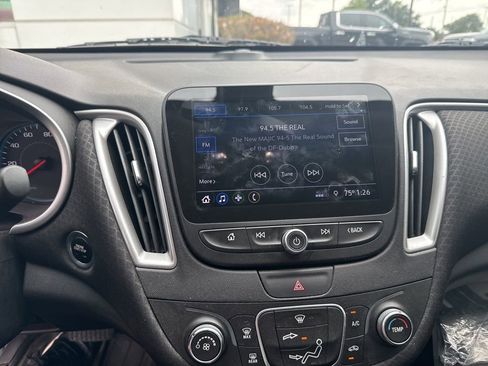Used 2019 Chevrolet Malibu RS FWD image 2