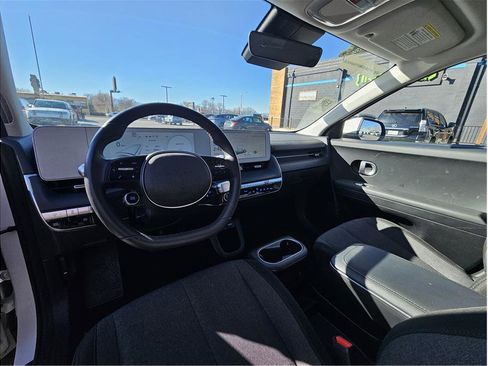 Used 2024 Hyundai Ioniq 5 SE image 2