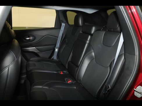 Used 2019 Jeep Cherokee Limited image 23