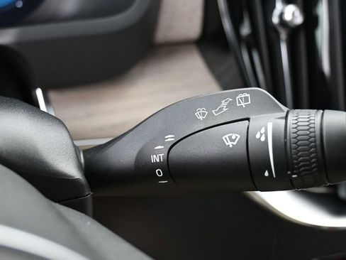 New 2025 Volvo XC90 T8 Core w/ Climate Package image 19