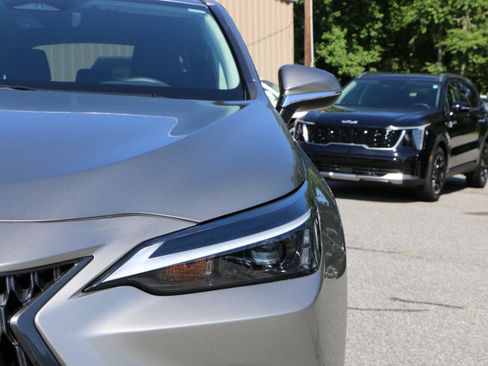 Used 2024 Lexus NX 250 FWD w/ Towing Package (2000 Lbs) image 13