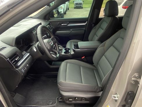 Used 2026 GMC Terrain AT4 w/ Convenience Package III AWD/4WD image 9