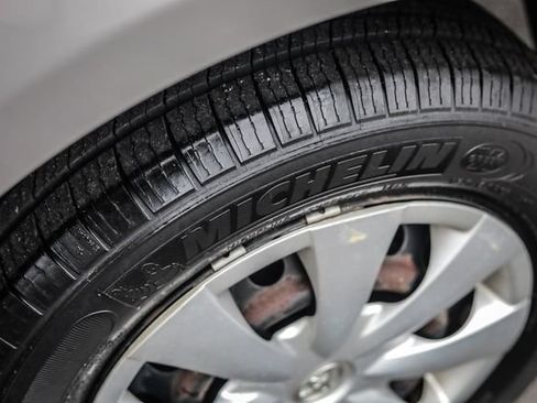 Used 2010 Toyota Corolla LE FWD image 14