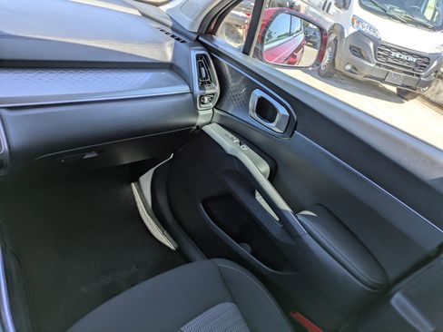 Certified 2023 Kia Sorento LX image 14