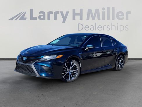 Used 2020 Toyota Camry SE image 1