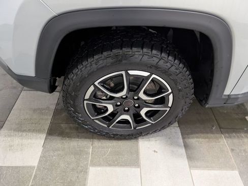 Used 2025 Jeep Compass Trailhawk AWD/4WD image 7