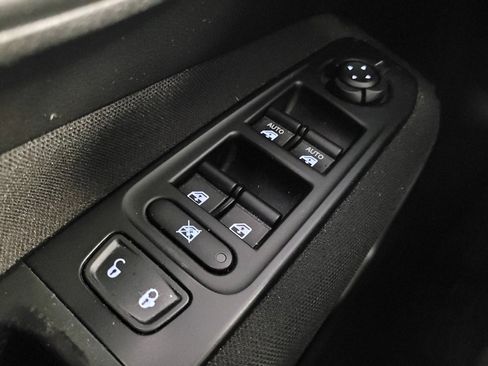 Used 2020 Jeep Renegade Latitude FWD image 27
