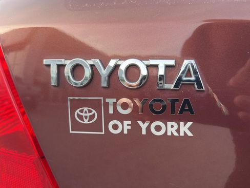 Used 2010 Toyota Yaris 2-Door Hatchback image 18