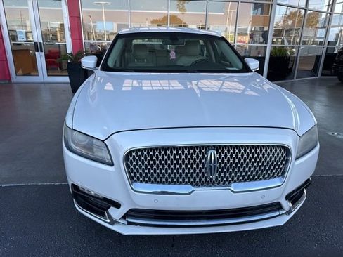 Used 2017 Lincoln Continental Premiere image 2
