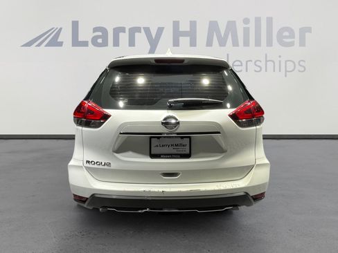 Used 2019 Nissan Rogue S image 4