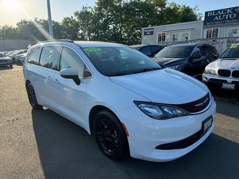 Used 2021 Chrysler Voyager Lxi image 3