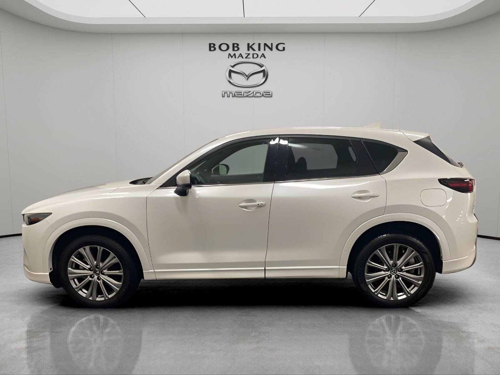 Used 2022 MAZDA CX-5 Signature AWD/4WD image 2