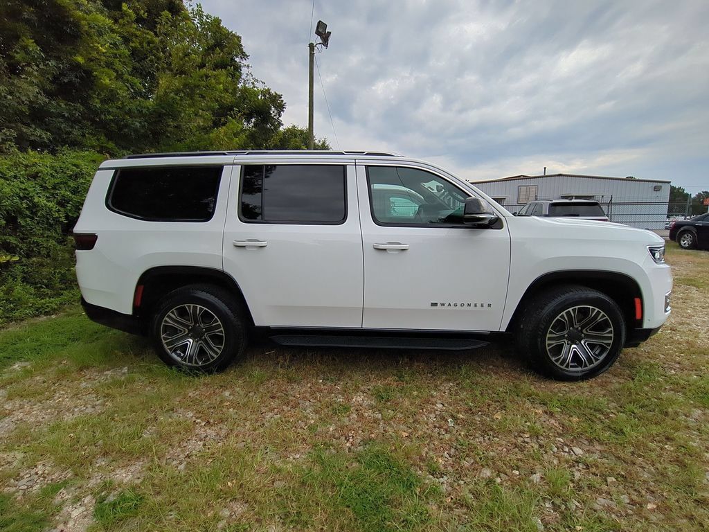 Used 2024 Jeep Wagoneer Series II w/ Flexible Seating Group RWD image 5