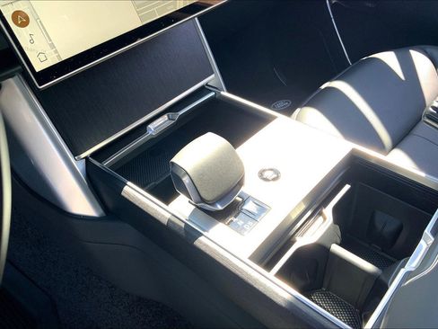 New 2025 Land Rover Range Rover SE image 8