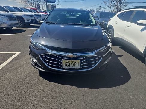 Used 2023 Chevrolet Malibu LT FWD image 2