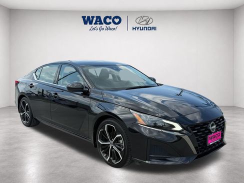 Used 2024 Nissan Altima 2.5 SR w/ SR Premium Package FWD image 1