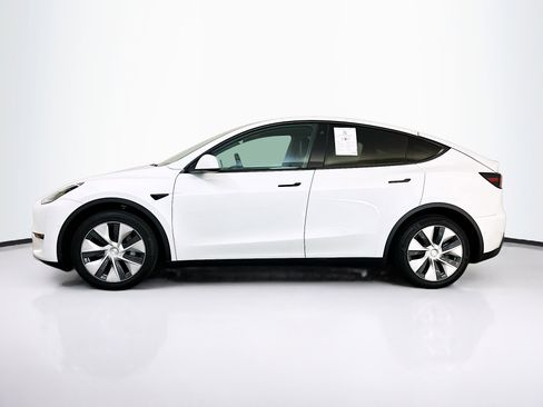 Used 2022 Tesla Model Y Long Range image 4