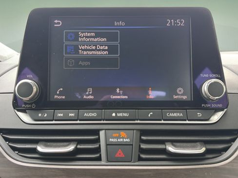 Used 2024 Nissan Altima 2.5 SV AWD/4WD image 24