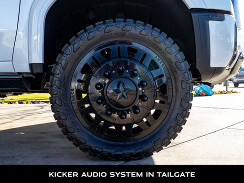 Used 2026 GMC Sierra 3500 Denali Ultimate image 12