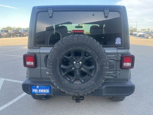 Used 2022 Jeep Wrangler Sport AWD/4WD image 6