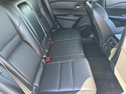 Used 2023 Nissan Rogue SV w/ SV Premium B Package image 11